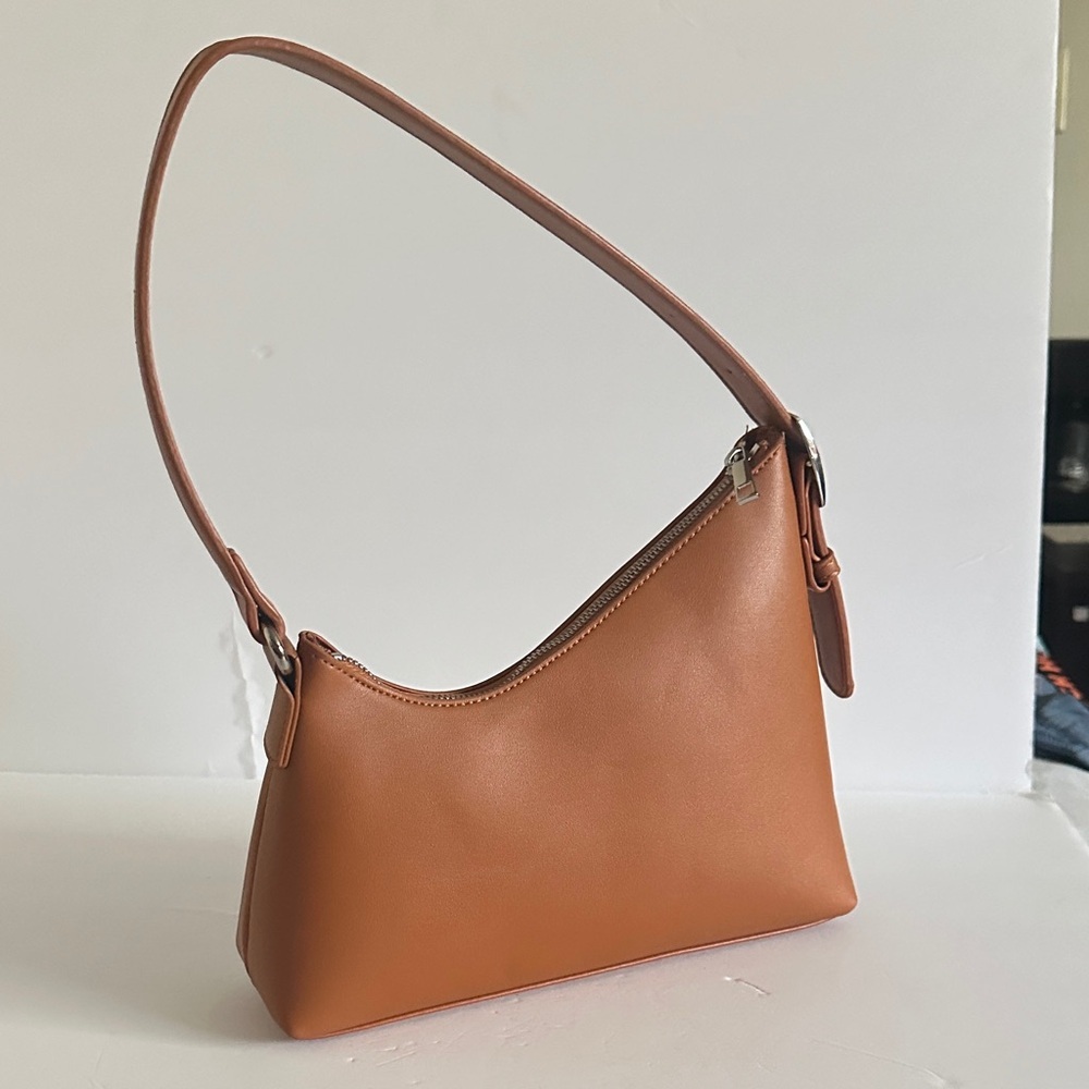 Elegant Tan Shoulder Bag